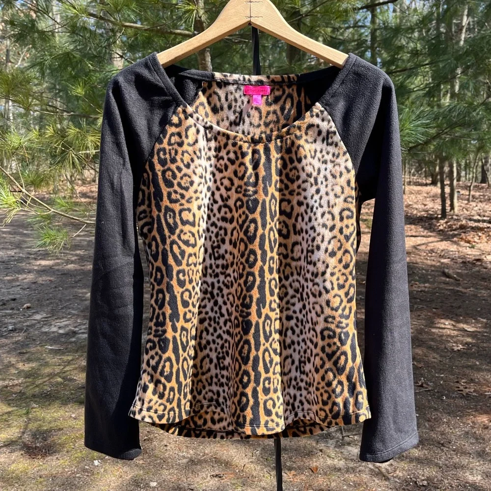 Betsey Johnson Fleece Leopard Print Top Sweater Size M Boho Glam Girly - Picture 1 of 11